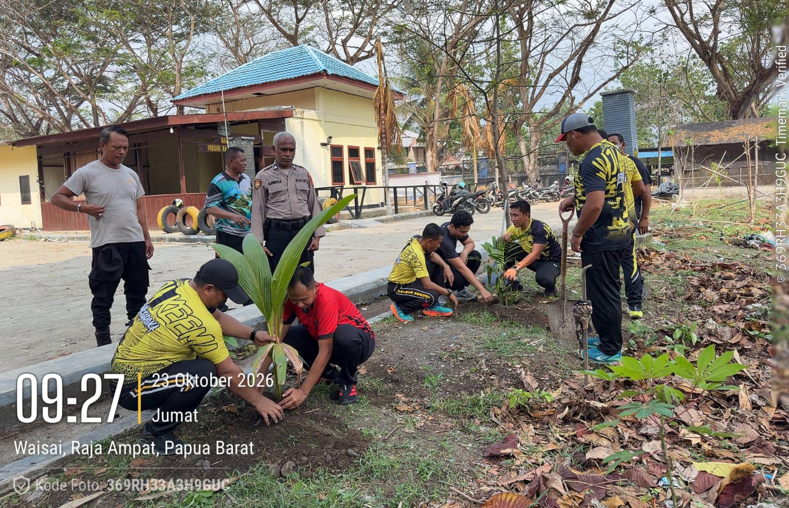 Dukung Program Kapolri, Kapolres Raja Ampat Pimpin Aksi Green Policing di Waigeo Selatan