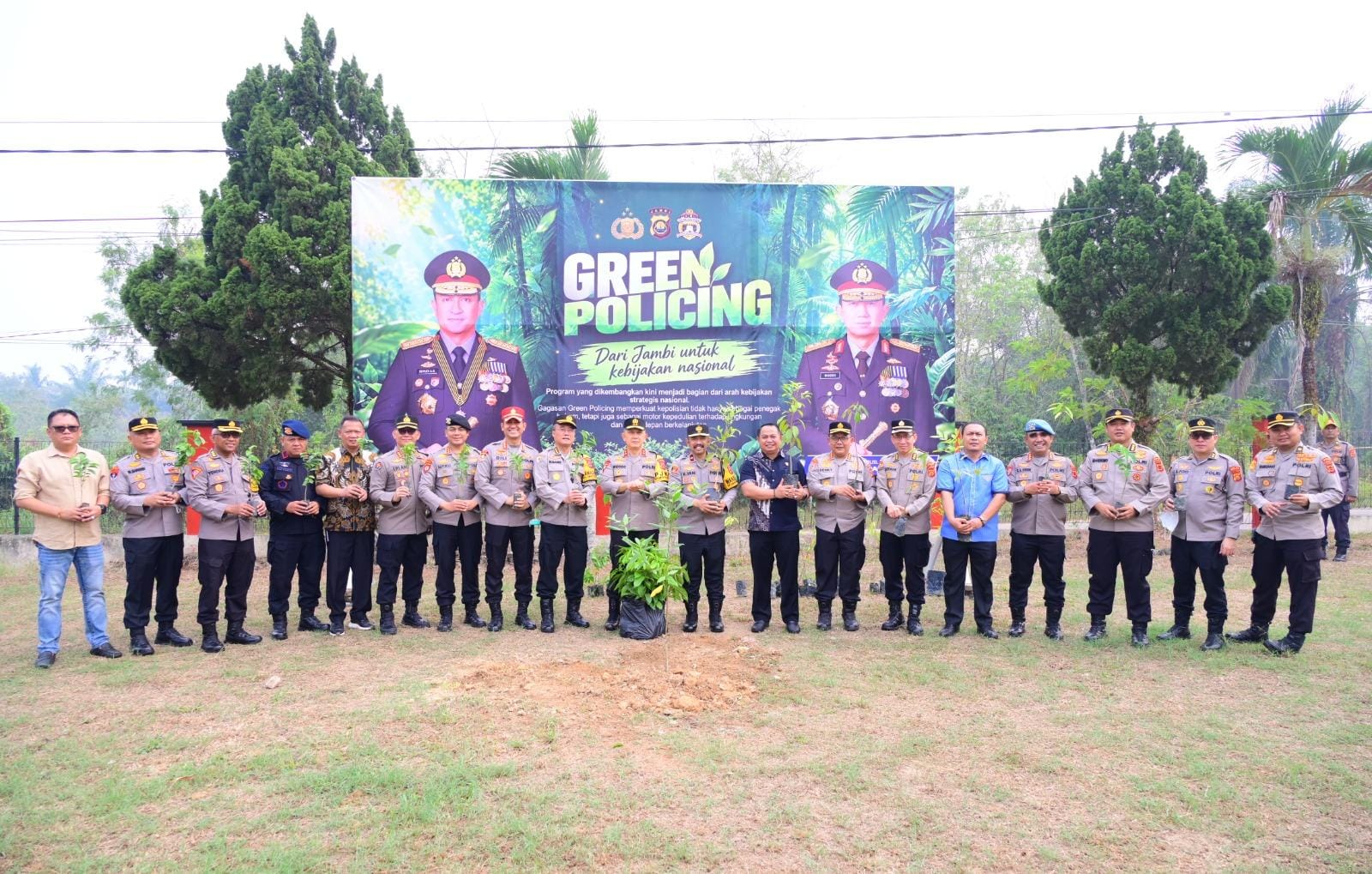 Kapolda Jambi Pimpin Penanaman Pohon di SPN, Wujudkan Komitmen Green Policing dan Pelestarian Lingku