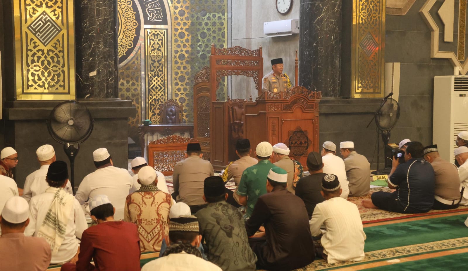 Merajut Harmoni Bersama Ulama dan Masyarakat, Wakapolda Kalteng Sampaikan Khotbah Jumat Penuh Makna