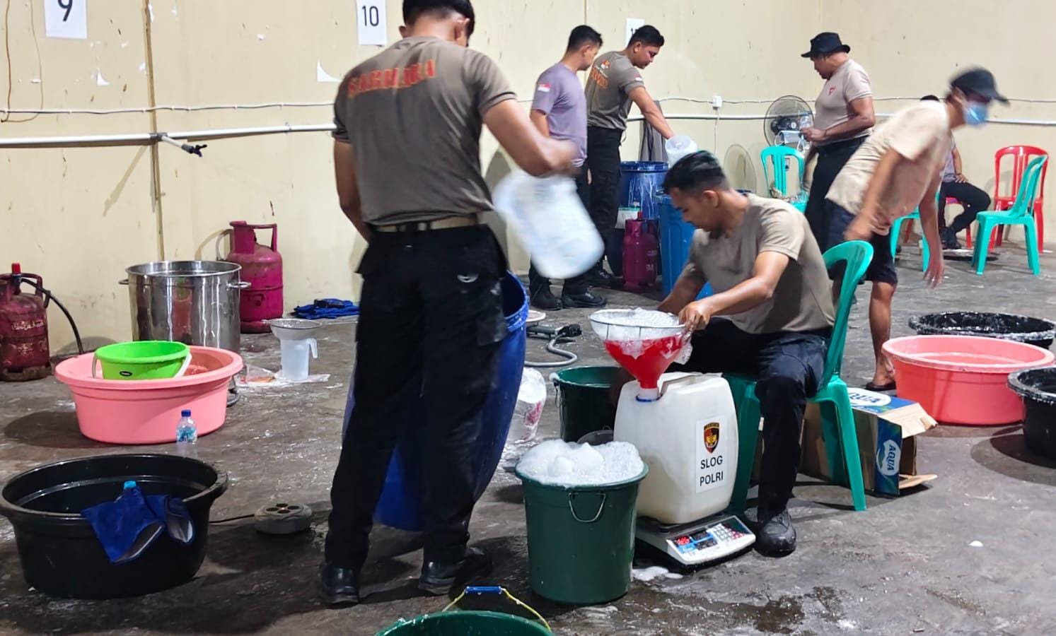 Polda Kalteng Gunakan X-Fire Aslog Mabes Polri untuk Padamkan Bara Karhutla di Lahan Gambut