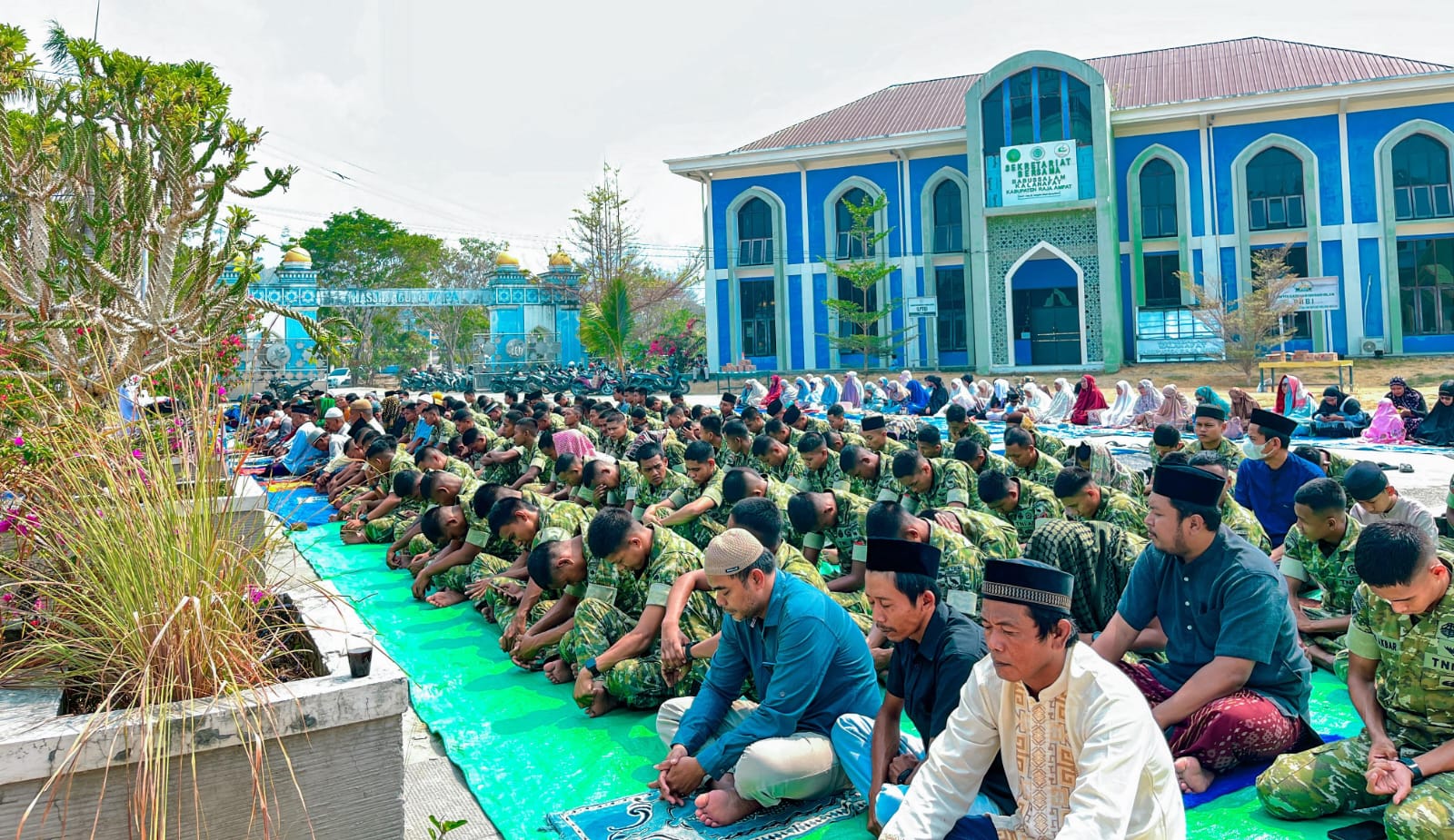 Diterpa Kemarau Ekstrem dan Karhutla, Paguyuban Jateng-DIY Raja Ampat Gelar Salat Istisqa