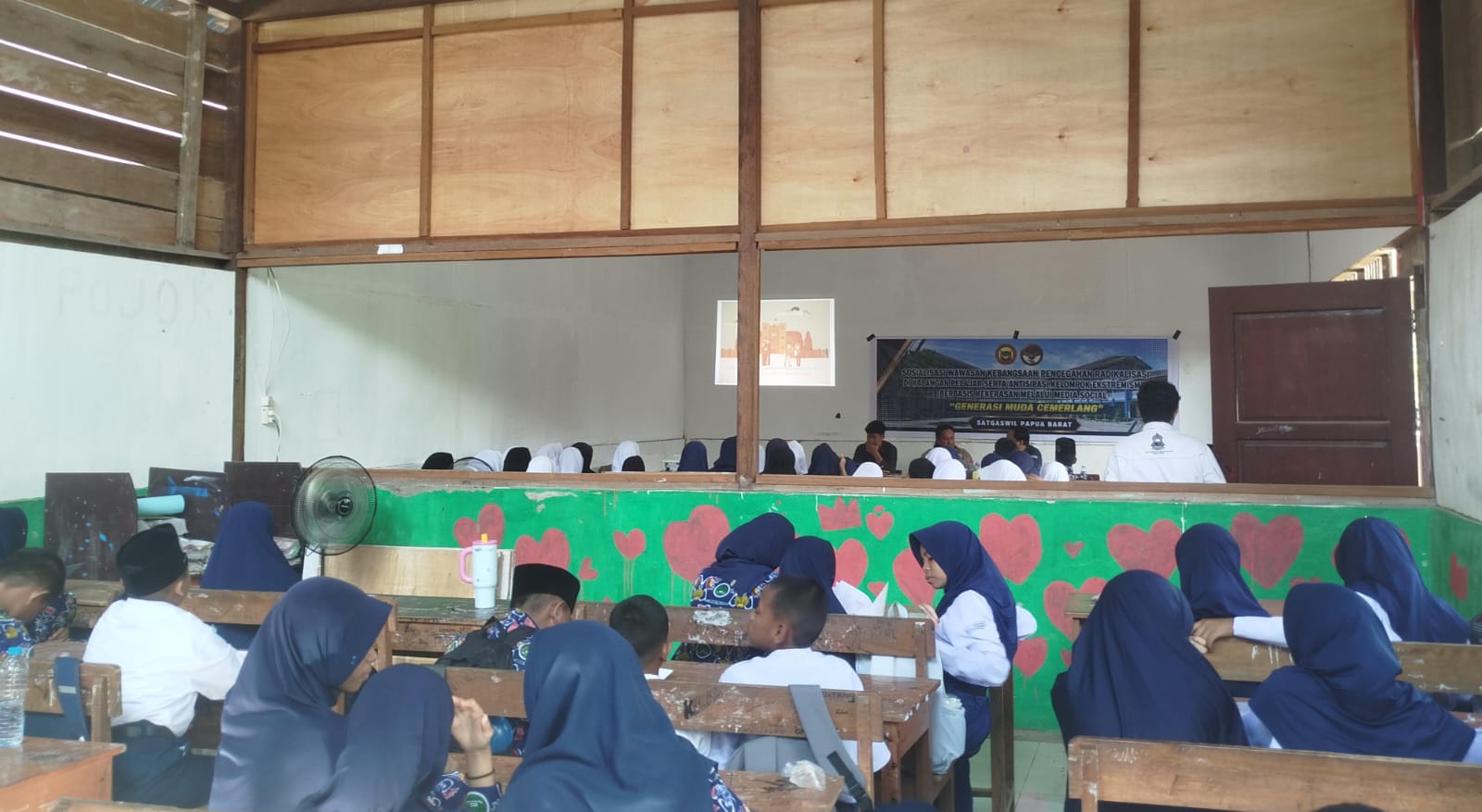 Bentengi Pelajar Raja Ampat dari Radikalisme, Satgaswil Papua Barat Densus 88 Gelar Sosbang dan Lite