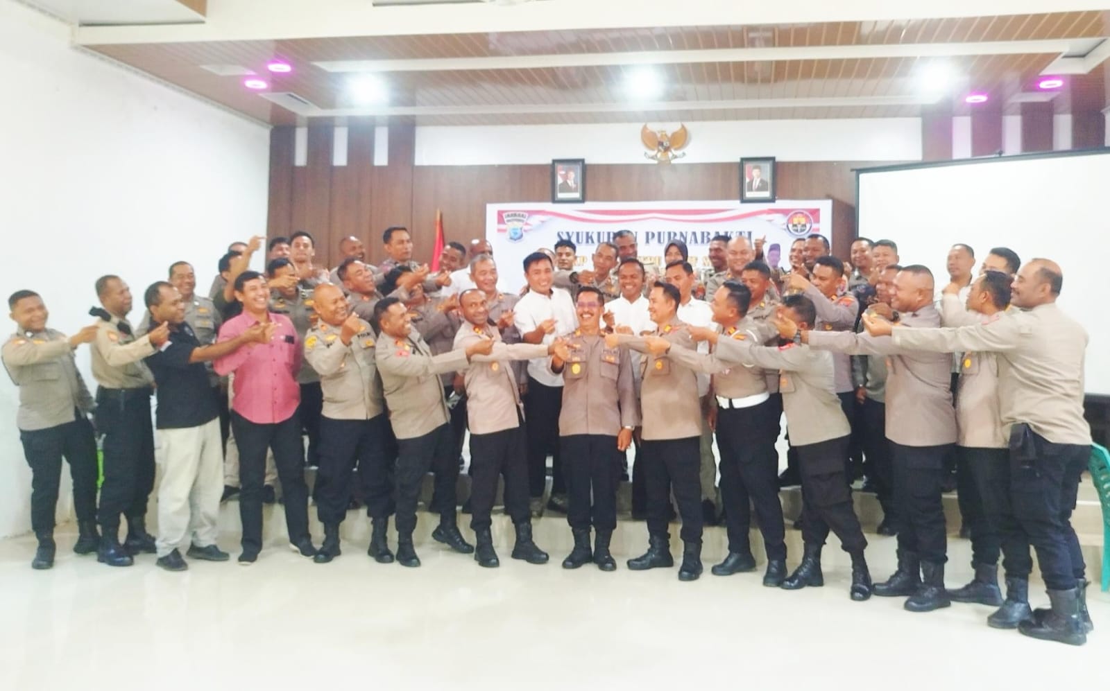 Purnabakti Setelah 38 Tahun Mengabdi, Pelepasan AKP Tatak Heru Latif di Polres Raja Ampat Diwarnai H