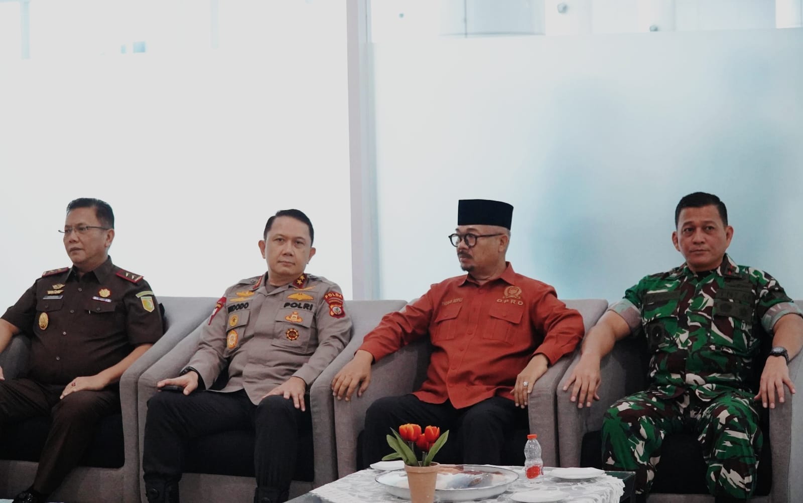 Kapolda Gorontalo dan Forkopimda Sambut Kedatangan Wamendagri, Jamintel, serta Wamenkes di Bandara D