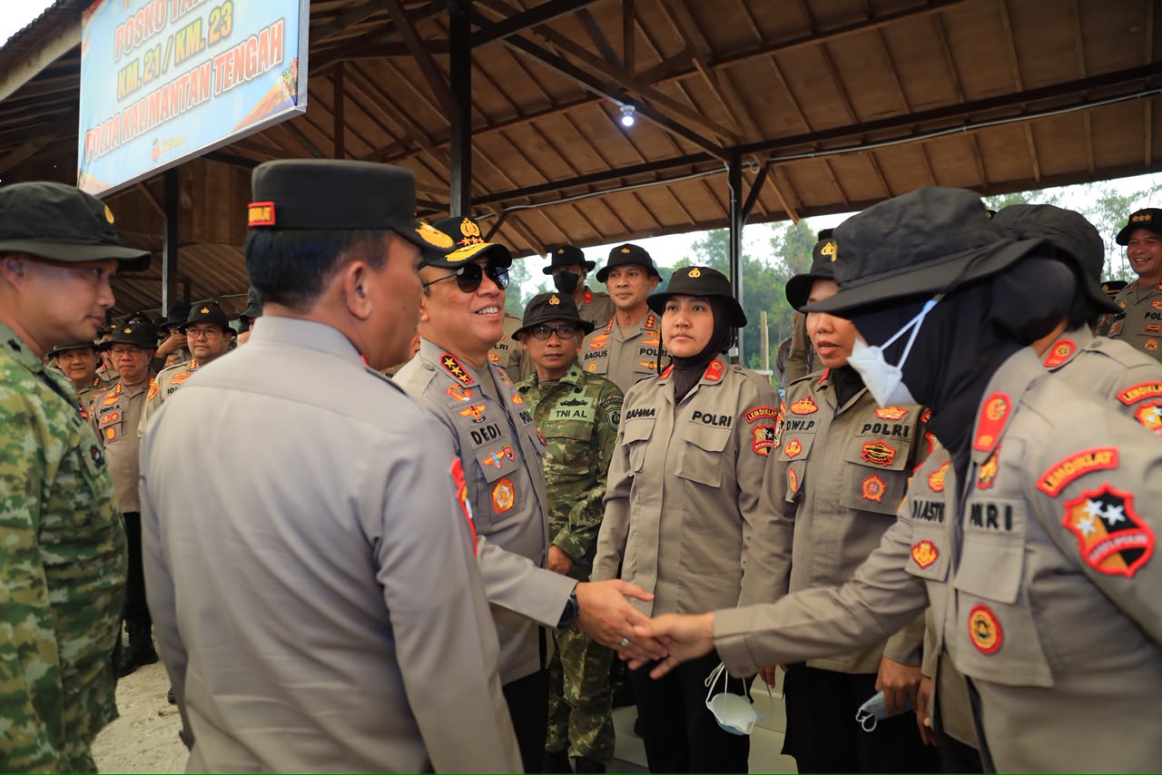 Turun Langsung ke Posko Karhutla Kalteng, Wakapolri Pastikan Negara Hadir Lindungi Masyarakat