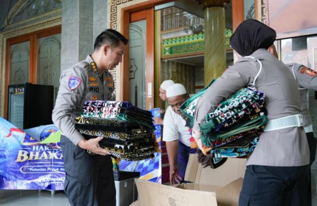 Sambut HUT ke-71 Lalu Lintas Bhayangkara, Korlantas Polri Salurkan Perlengkapan Ibadah di Sejumlah M