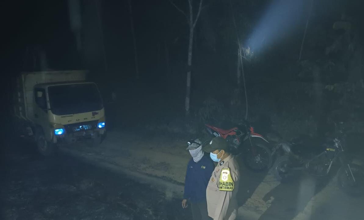 Polsek Pauh Bersama PT ALN Padamkan Karhutla 10 Hektare di Desa Sipintun