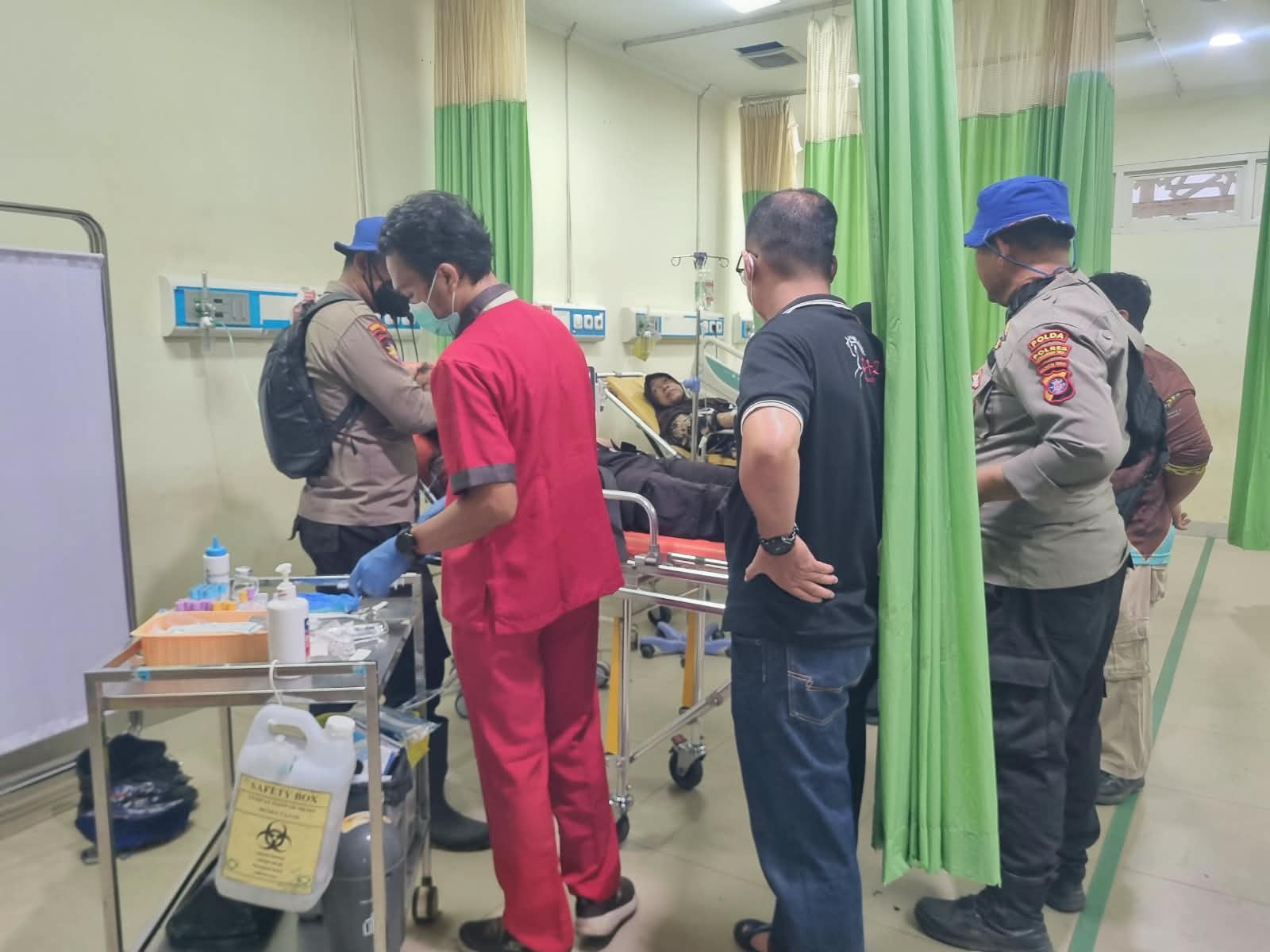 Dedikasi Tanpa Batas, Gerak Cepat Evakuasi Personel Polda Kalteng ke Rumah Sakit Akibat Kabut Asap S