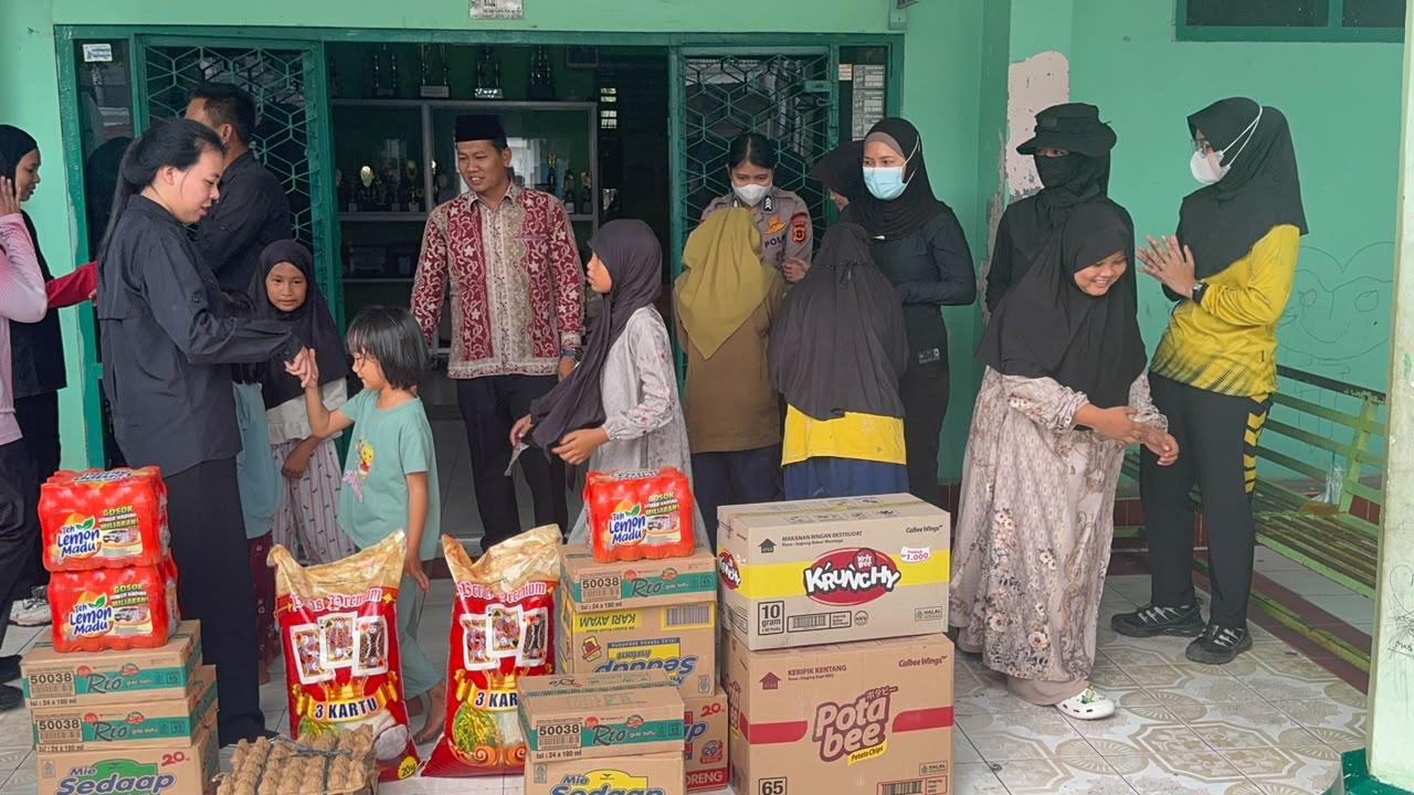 Brimob Jambi Peduli, Satbrimob Salurkan Bantuan Sembako ke Panti Asuhan Muhammadiyah/Aisyiyah Nusa I