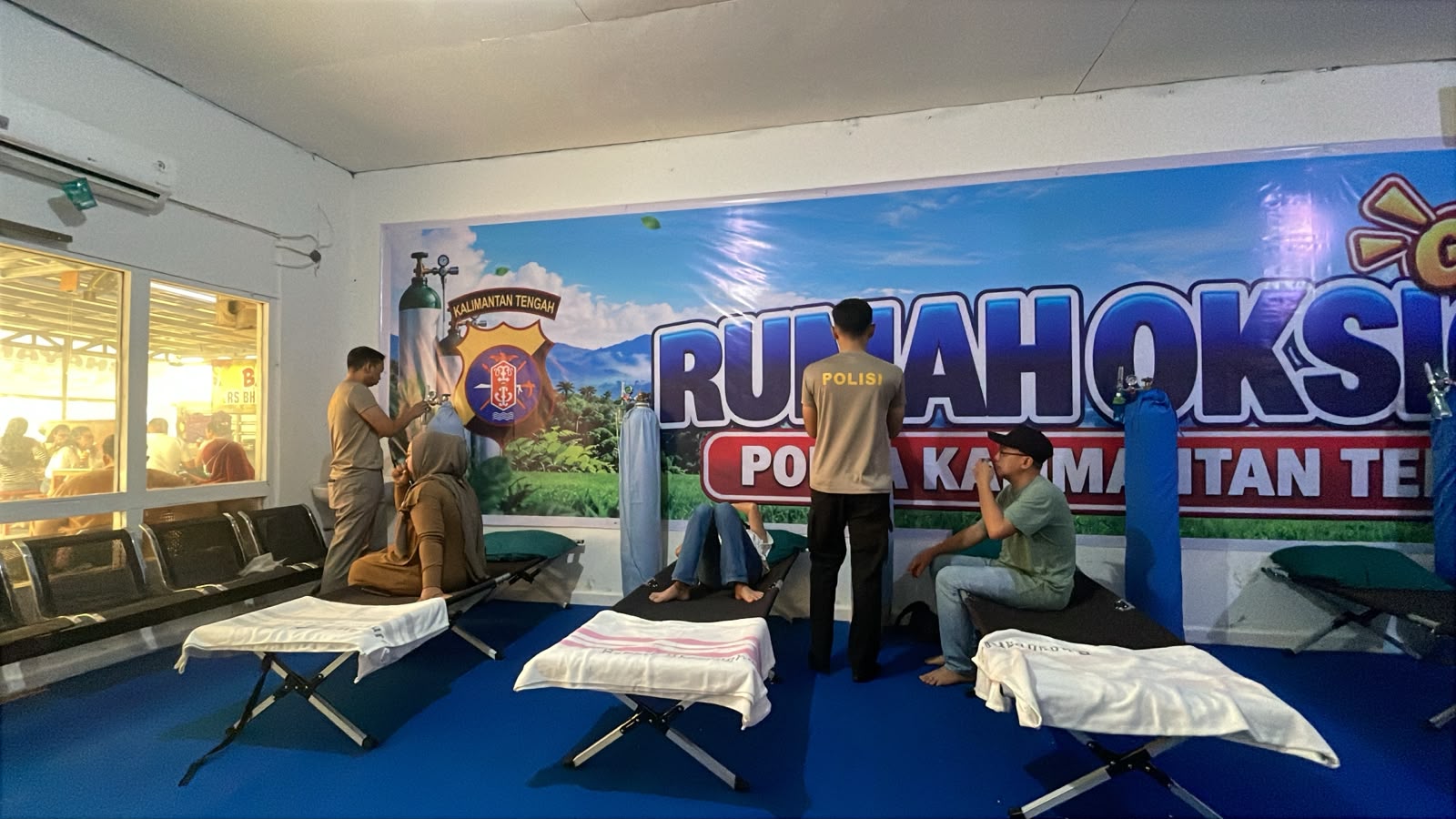 Di Tengah Ancaman Kabut Asap, Warga Manfaatkan Layanan Rumah Oksigen Gratis Rumkit Bhayangkara Polda