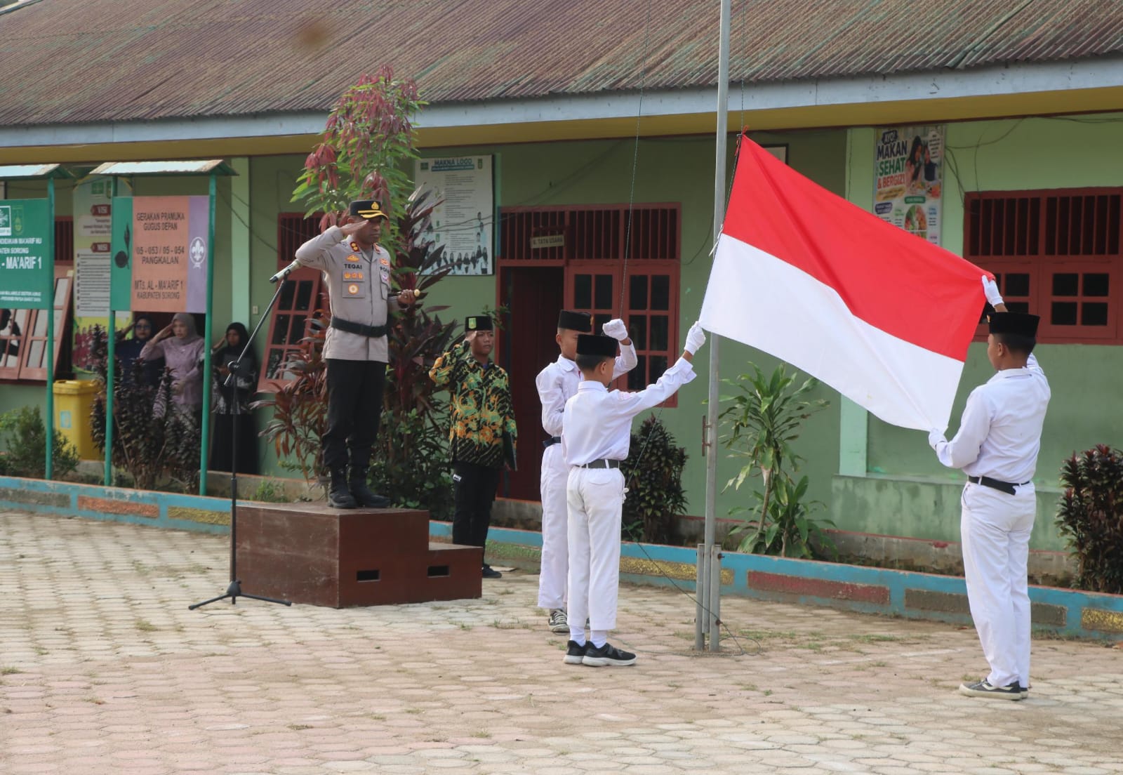 Peringati Hari Sumpah Pemuda, Kapolres Sorong Jadi Pembina Upacara di MTs Al-Ma\