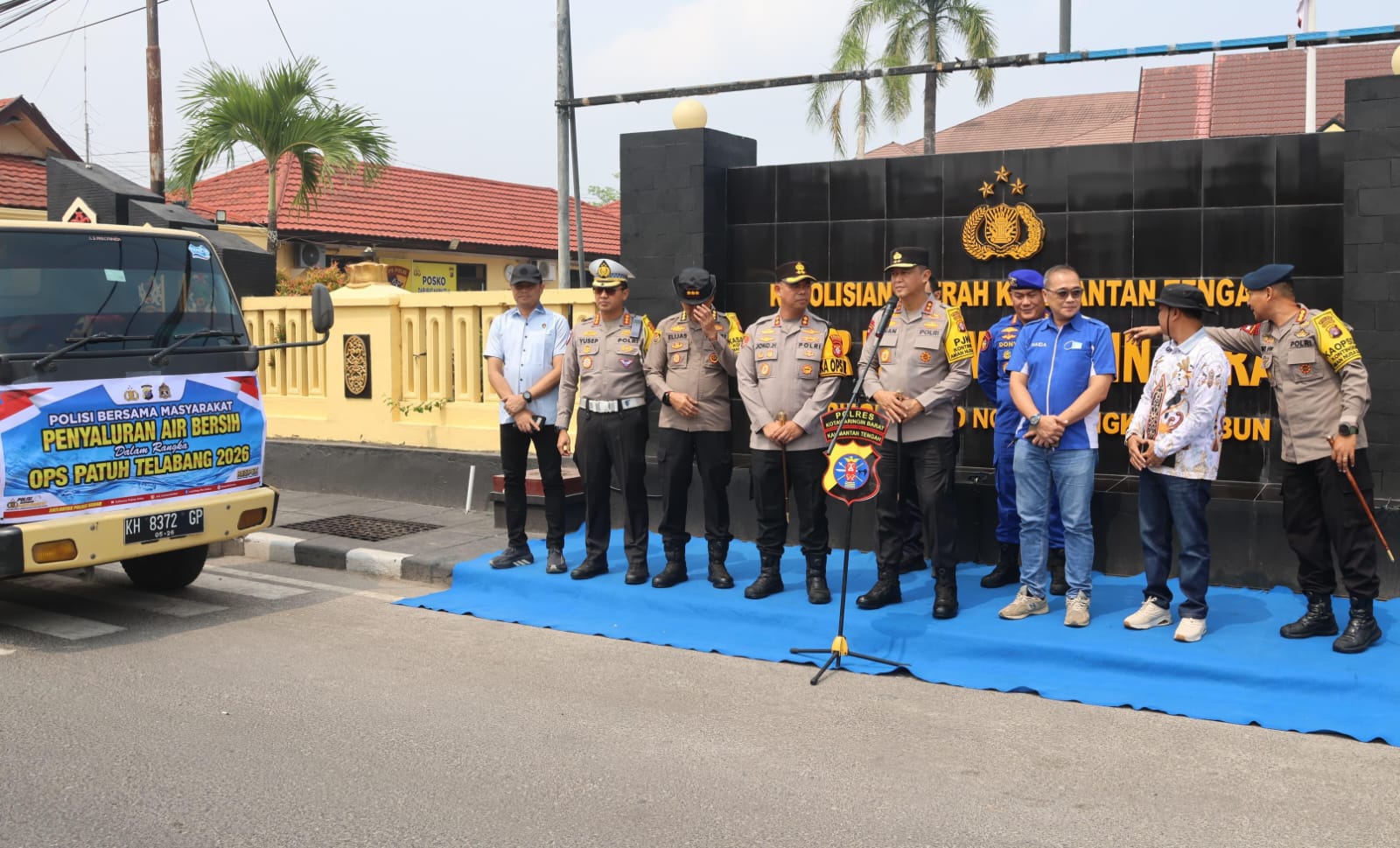 Peduli Warga Terdampak Karhutla dan Kekeringan, Kapolda Kalteng Salurkan Air Bersih untuk Warga Pang